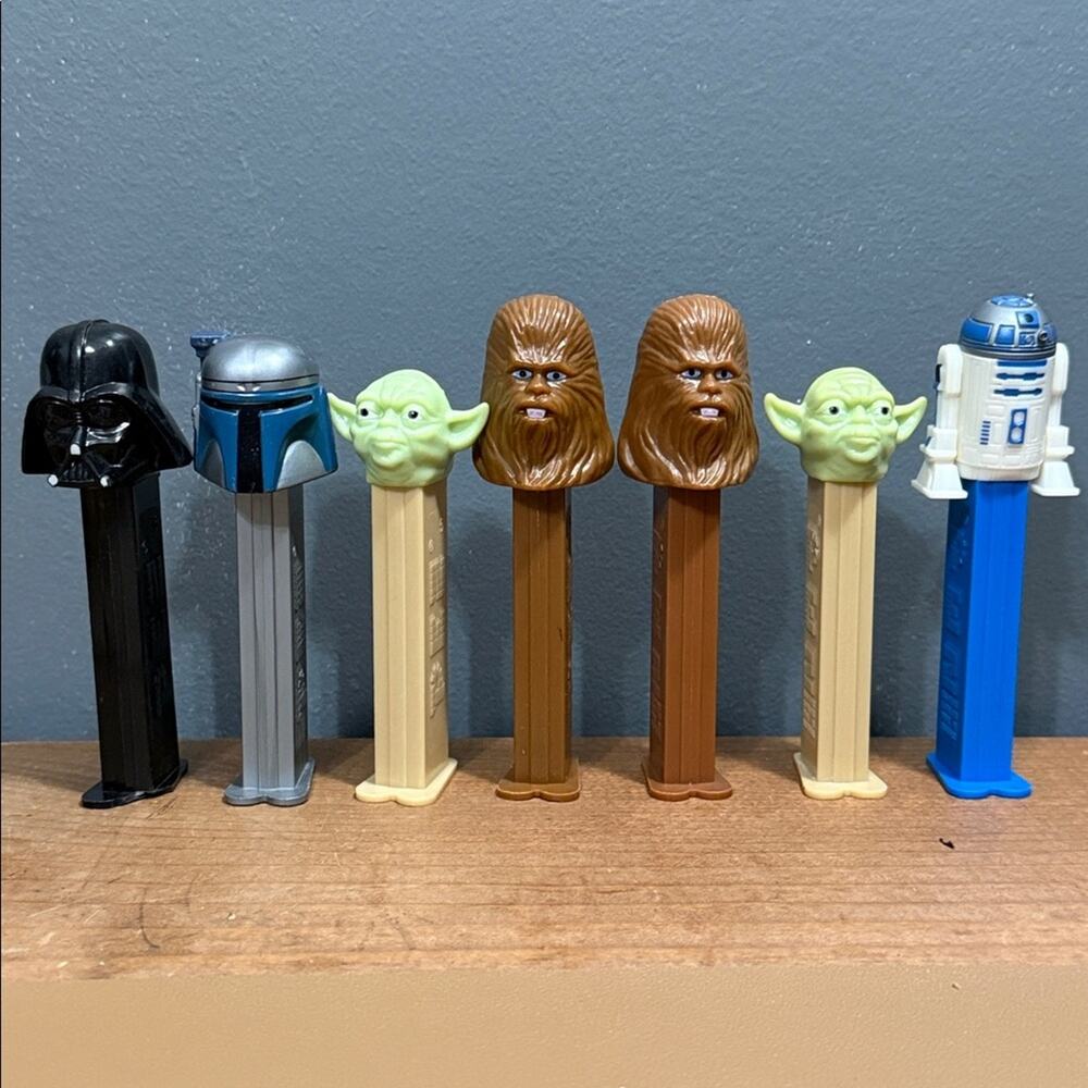 Vintage mixed Lot of 7 Star Wars Pez Yoda Chewbacca Darth Vader Mandalorian flw